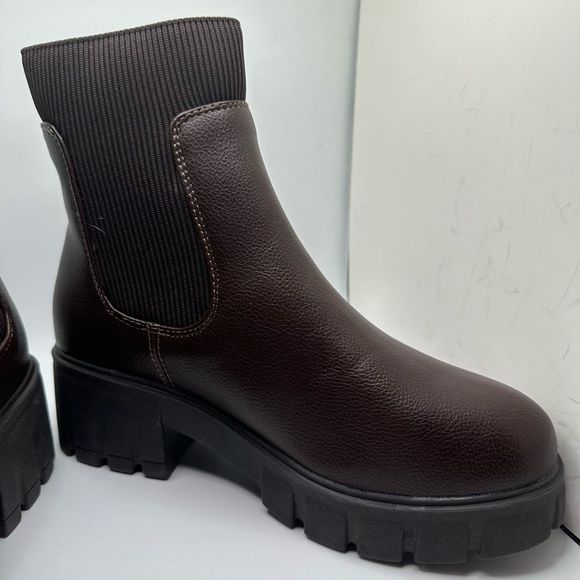 CUSHIONAIRE Women's slip on chelsea boot +Memory Foam 8 WIDE BROWN - Picture 6 of 7